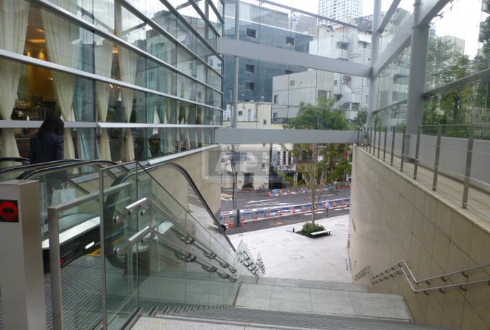 Entrance | TORANOMON HILLS RESIDENCE Exterior photo 10