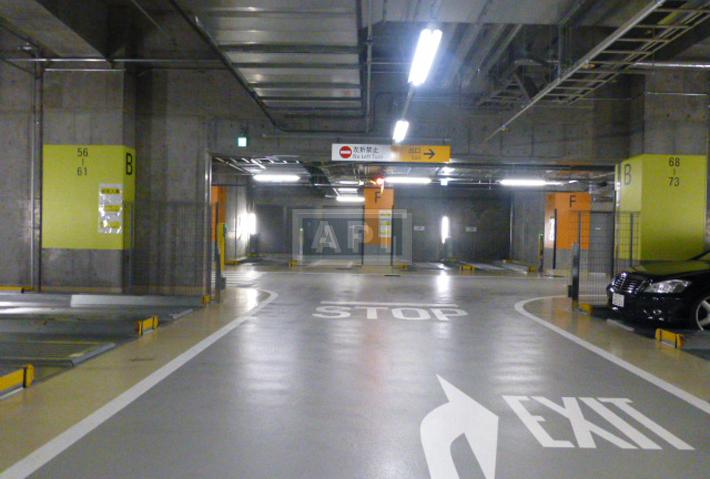 Car Parking | TORANOMON HILLS RESIDENCE Exterior photo 12