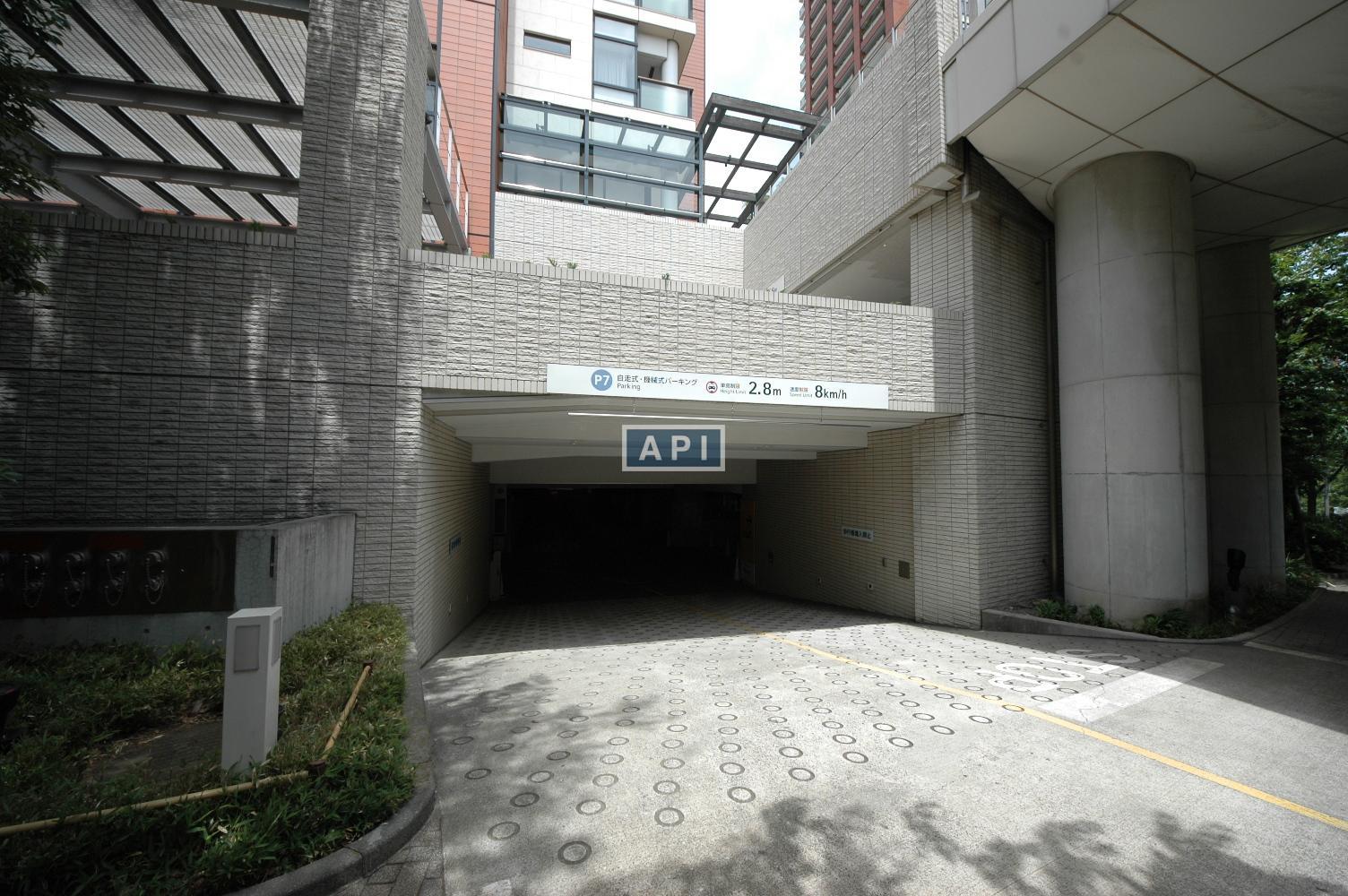 Car Parking | ROPPONGI HILLS RESIDENCE B TOWER Exterior photo 15