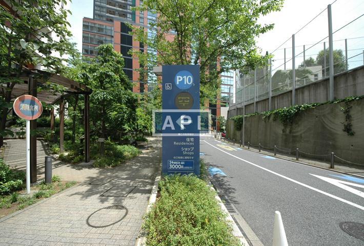 Car Parking | ROPPONGI HILLS RESIDENCE D TOWER Exterior photo 04