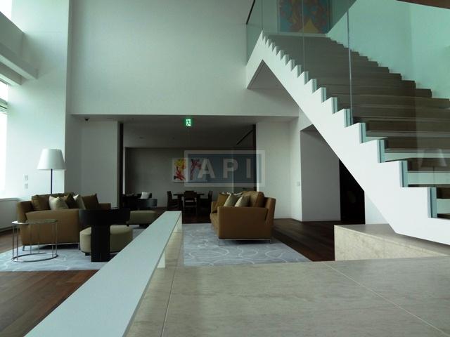 Lounge | ARK HILLS SENGOKUYAMA RESIDENCE Exterior photo 11