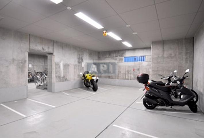 Motorbike Parking | KITANOMARU SQUARE THE TERRACE Exterior photo 12