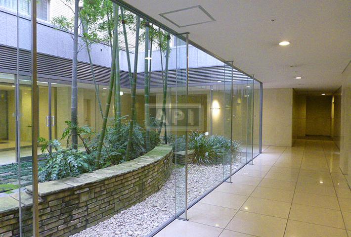  | OMOTESANDO COURT Exterior photo 03