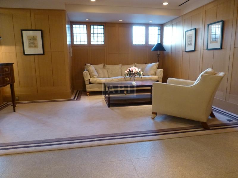 Lobby | RESIDENCE DAIKANYAMA Exterior photo 06