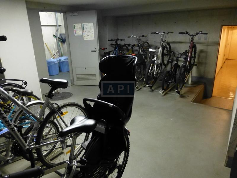 Bicycle Parking | RESIDENCE DAIKANYAMA Exterior photo 12