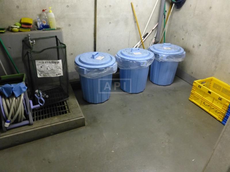 Trash place | RESIDENCE DAIKANYAMA Exterior photo 13