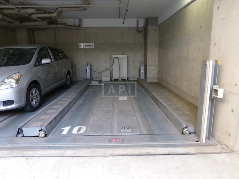 Parking | RESIDENCE DAIKANYAMA Exterior photo 09