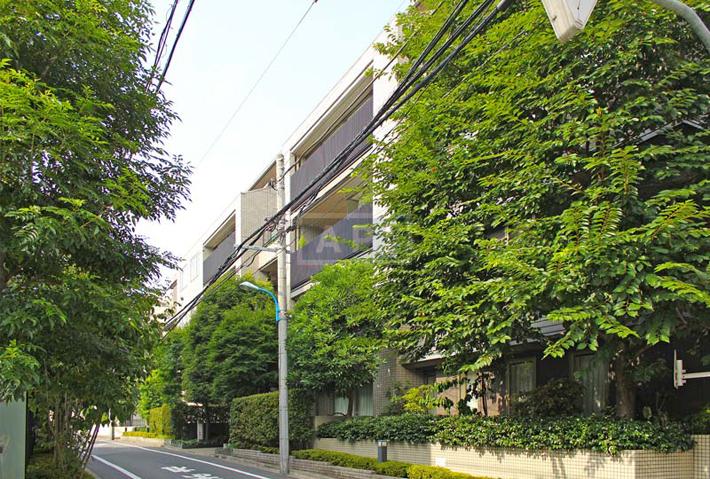 Exterior | ICHIGAYA ICHOZAKA APARTMENT Exterior photo 02