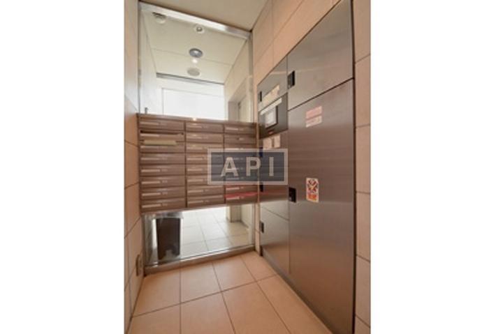  | MEW Exterior photo 07