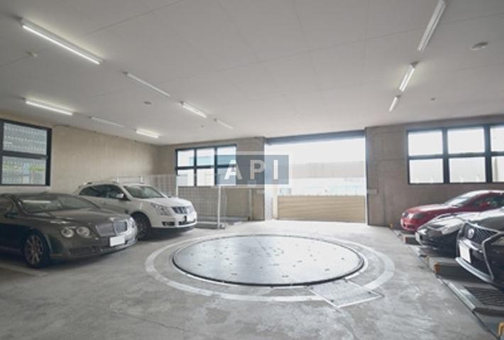  | MEW Exterior photo 08