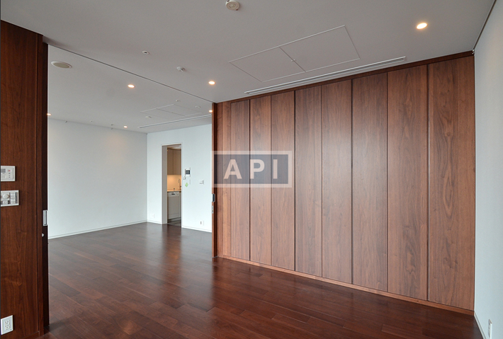  | TORANOMON HILLS RESIDENCE Interior photo 03