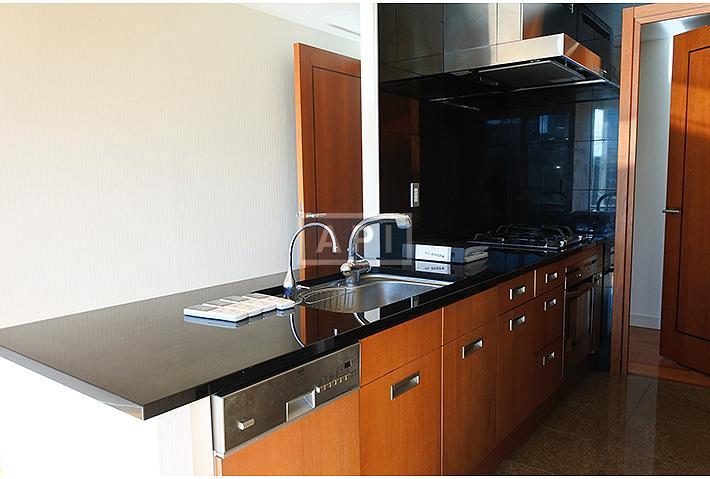  | THE PARK RESIDENCES AT THE RITZ-CARLTON, TOKYO Interior photo 04