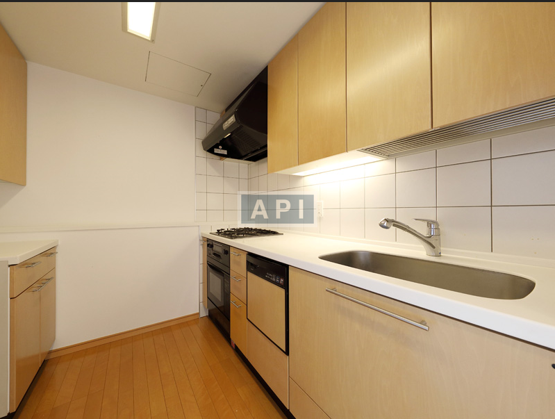 Kitchen | ROPPONGI HILLS RESIDENCE B TOWER Interior photo 04
