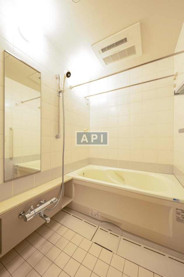 Bathroom | ROPPONGI HILLS RESIDENCE B TOWER Interior photo 06