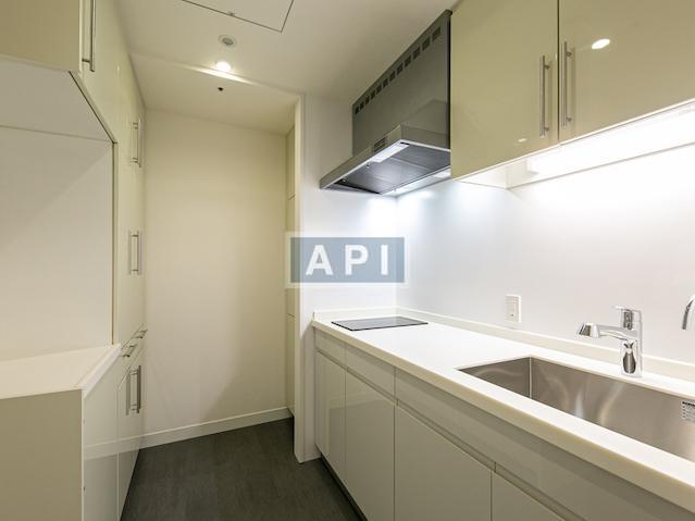  | HOLLAND HILLS MORI TOWER ROP Interior photo 06