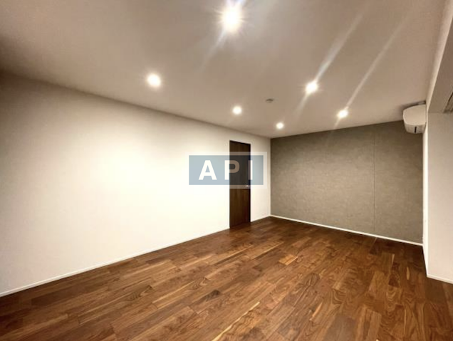  | FELICE SHOTO Interior photo 06