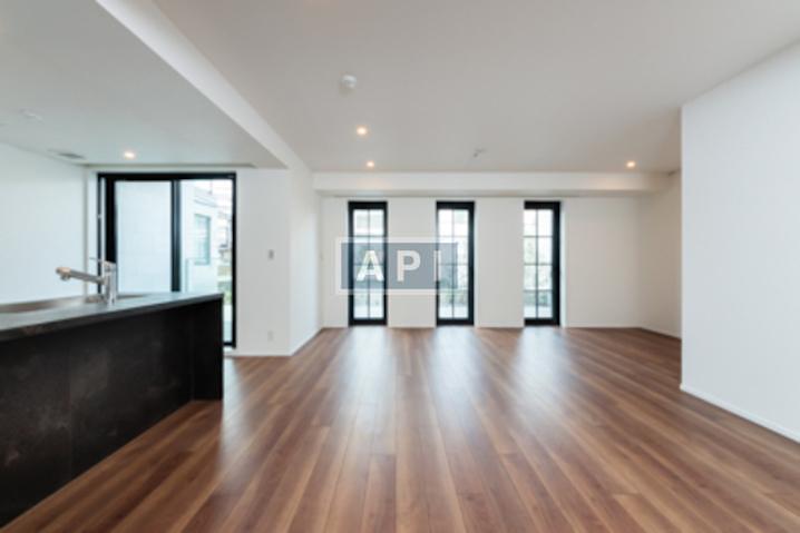  | KLAUS Interior photo 02