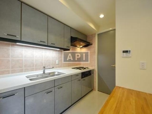  | HOUSE NAKA-MEGURO Interior photo 05