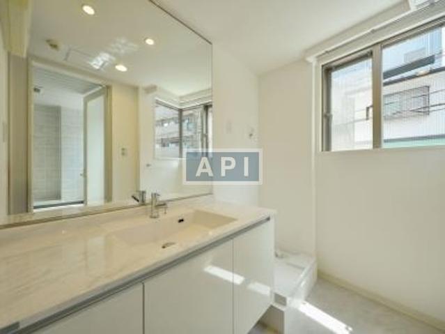  | HOUSE NAKA-MEGURO Interior photo 07