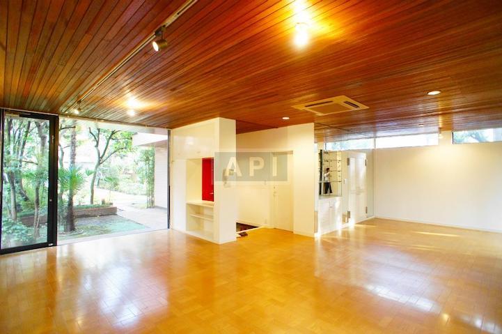  | SENZOKUIKE GARDEN HOUSE Interior photo 02