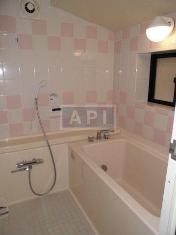  | THY WINGS #B Interior photo 05