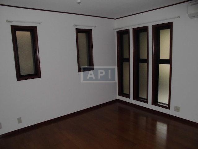  | THY WINGS #B Interior photo 08