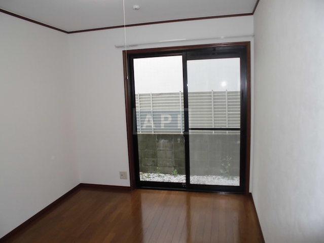  | THY WINGS #B Interior photo 09