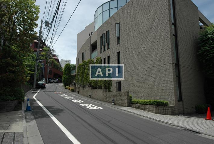 Frontal Road | MOTO-AZABU PLACE C Exterior photo 05
