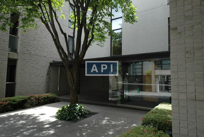 Facade/Entrance | MOTO-AZABU PLACE C Exterior photo 02
