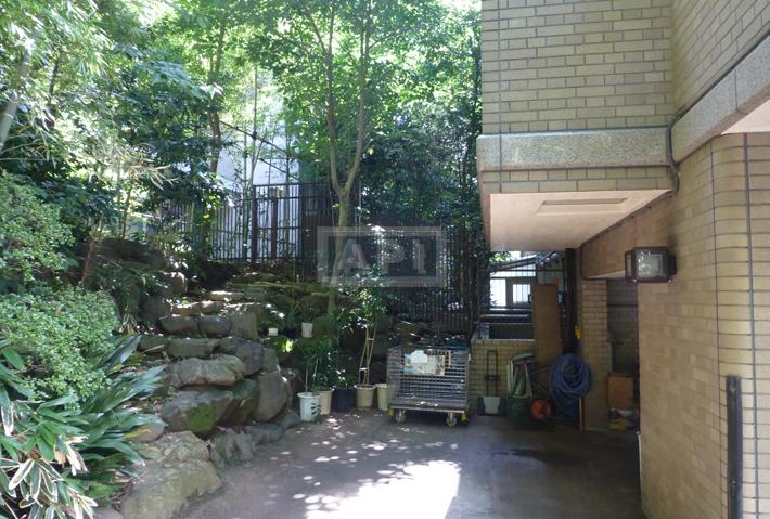 Common Space | MOTO-AZABU TERRACE APARTMENT Exterior photo 05