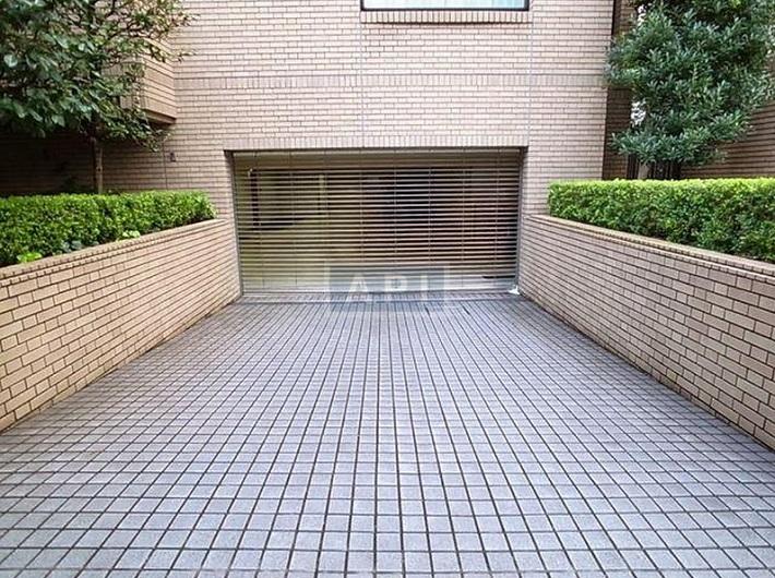 Parking | FAMIGLIA NISHI-AZABU Exterior photo 18