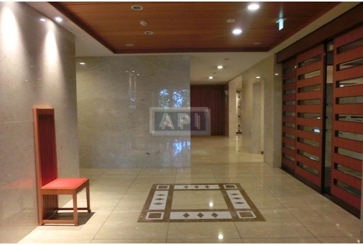 Entrance | THE OAK HILLS Exterior photo 05