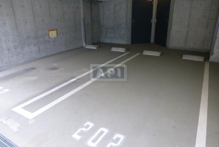 Parking | MINAMI-AOYAMA RISE HOUSE Exterior photo 07
