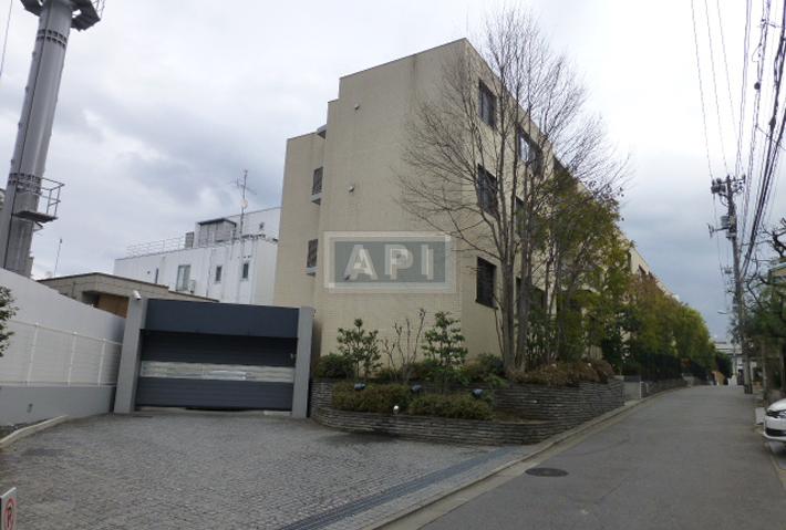 Facade | MINAMI-AOYAMA RISE HOUSE Exterior photo 03