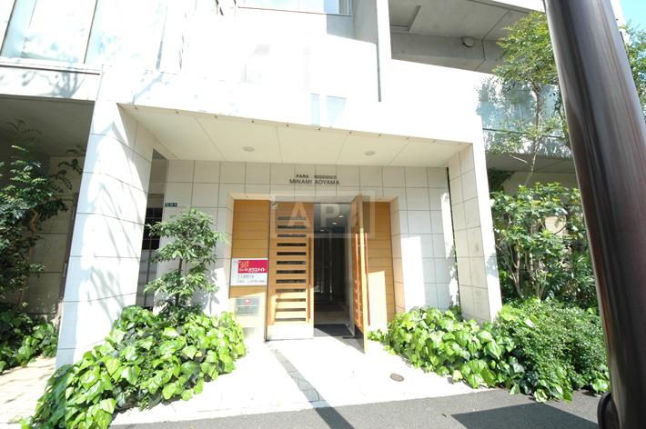 Entrance | PARK RESIDENCE MINAMI-AOYAMA Exterior photo 02