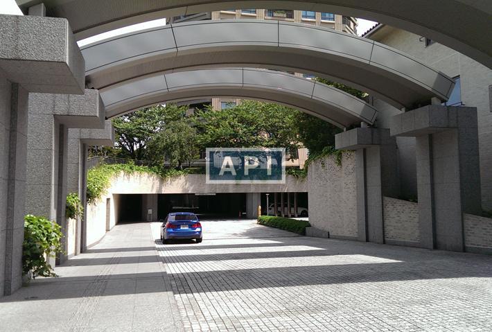 Car Parking | MOTO-AZABU HILLS FOREST TERRACE WEST Exterior photo 09