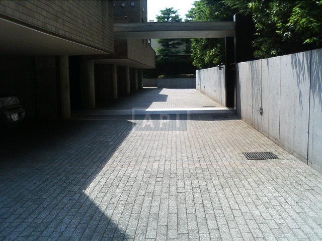 Car Parking | CORTILE KOMABA Exterior photo 03