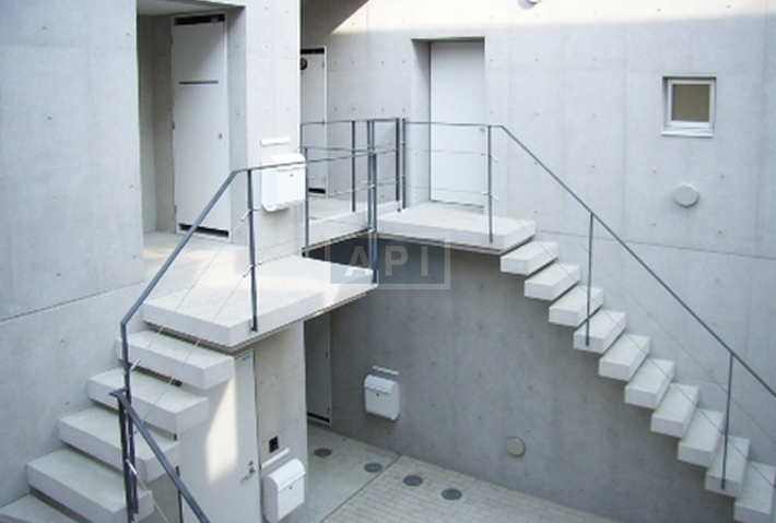  | CRANE COURT Exterior photo 03