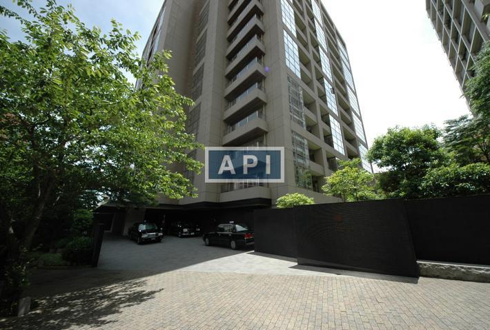 Entrance | THE WESTMINSTER ROPPONGI Exterior photo 09
