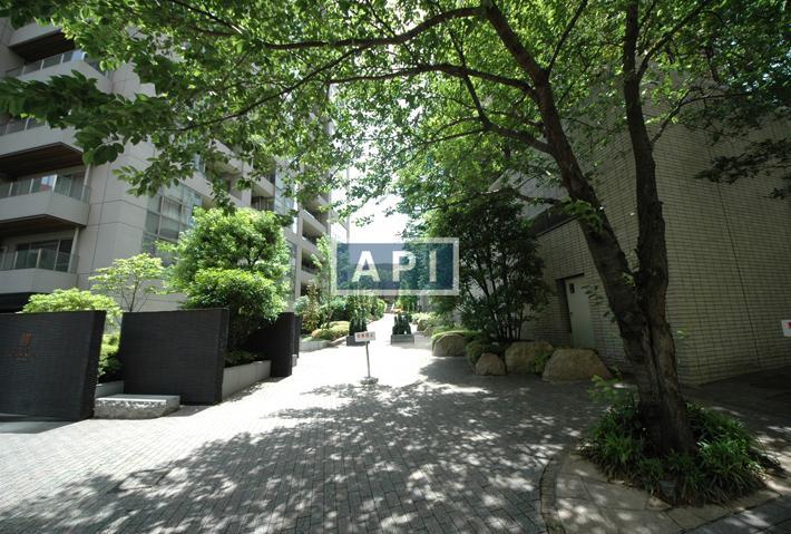 Sidewalk | THE WESTMINSTER ROPPONGI Exterior photo 08