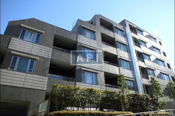  | APARTMENTS HIGASHIYAMA Exterior photo 02