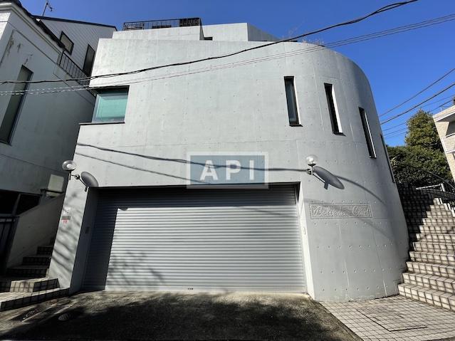  | BELVEDERE COURT  Exterior photo 03
