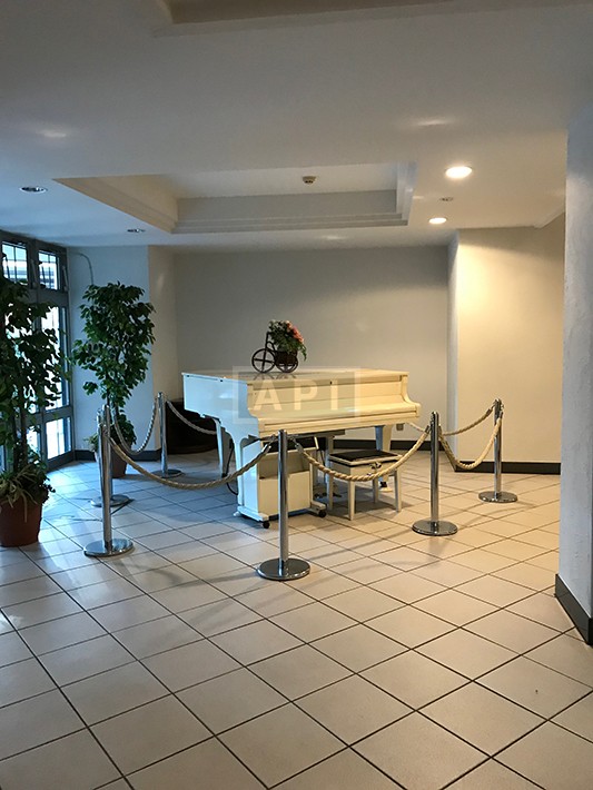  |  Exterior photo 06