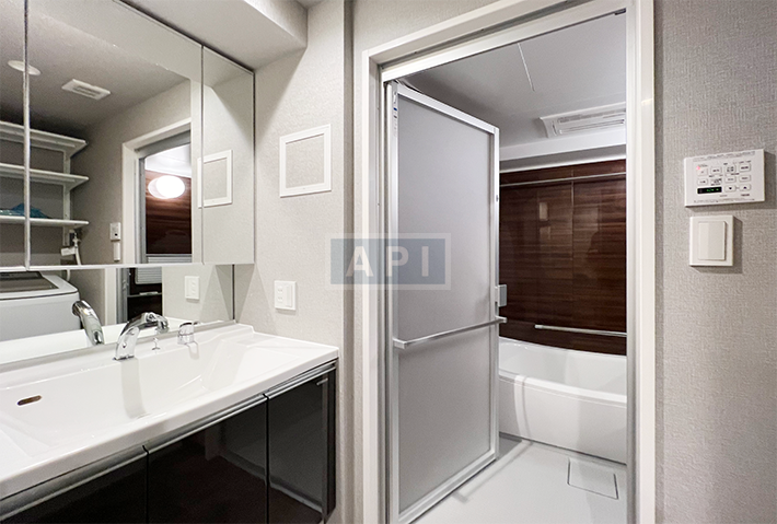  |  Interior photo 15