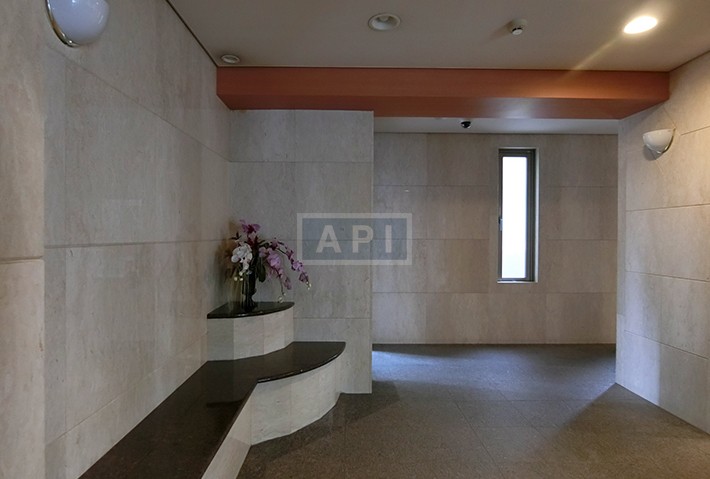  |  Exterior photo 05