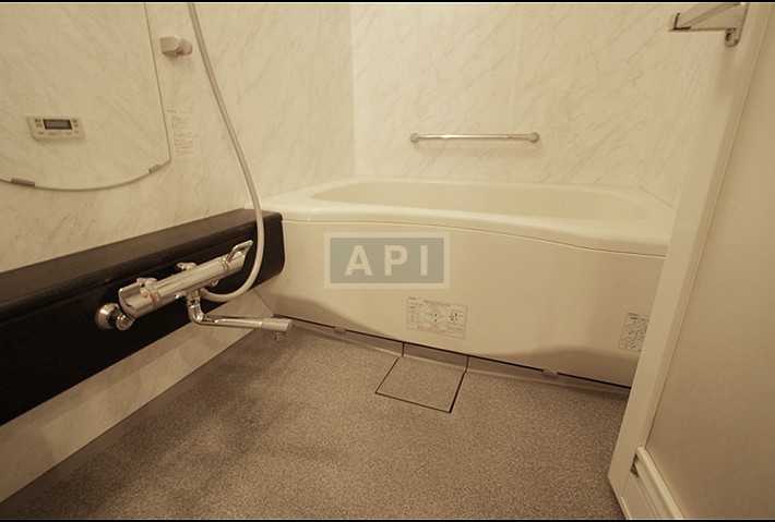  |  Interior photo 10