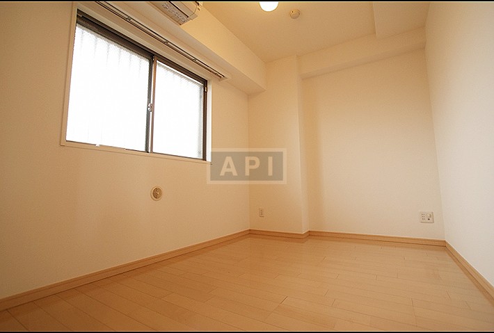  |  Interior photo 06