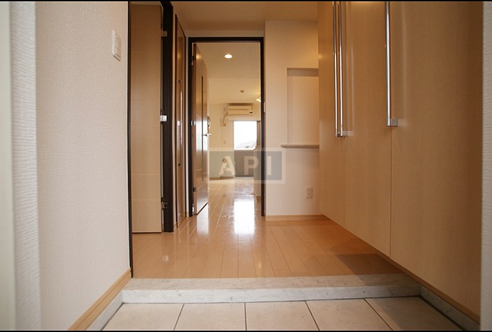  |  Interior photo 17