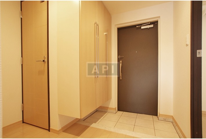  |  Interior photo 16