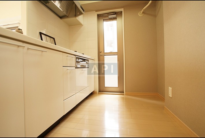  |  Interior photo 04